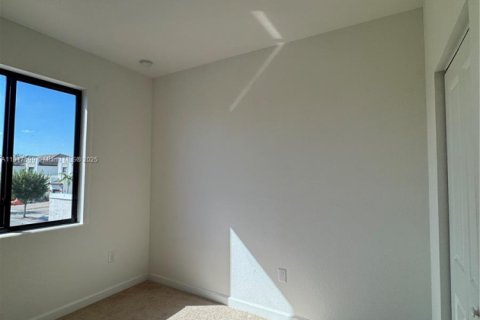 Villa ou maison à louer à Miami, Floride: 3 chambres, 122.63 m2 № 1972225 - photo 9