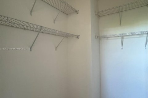 Villa ou maison à louer à Miami, Floride: 3 chambres, 122.63 m2 № 1972225 - photo 10