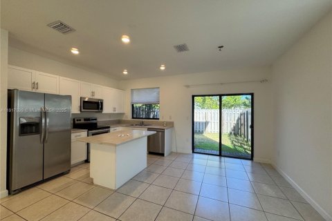 Villa ou maison à louer à Miami, Floride: 3 chambres, 122.63 m2 № 1972225 - photo 3