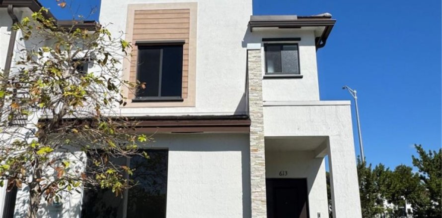 Villa ou maison à Miami, Floride 3 chambres, 122.63 m2 № 1972225