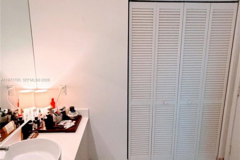 Copropriété à louer à Miami, Floride: 45.06 m2 № 2046228 - photo 9