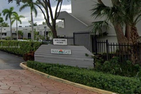 Copropriété à louer à Miami, Floride: 1 chambre, 85.66 m2 № 1946916 - photo 1