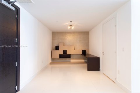 Condominio en alquiler en Miami, Florida, 2 dormitorios, 114.92 m2 № 2353582 - foto 3