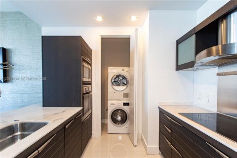Condominio en alquiler en Miami, Florida, 2 dormitorios, 114.92 m2 № 2353582 - foto 7