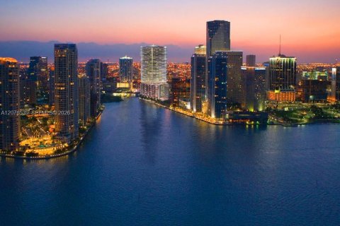 Condominio en alquiler en Miami, Florida, 2 dormitorios, 114.92 m2 № 2353582 - foto 17