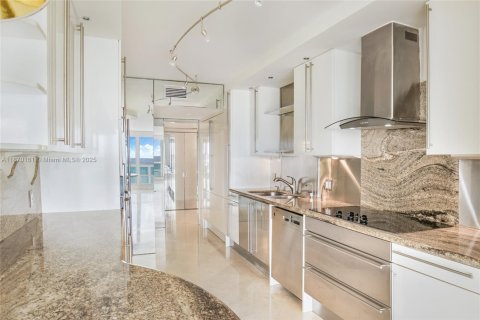 Снять в аренду кондоминиум в Форт-Лодердейл, Флорида 2 спальни, 196.58м2, № 1979443 - фото 9