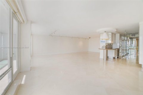 Снять в аренду кондоминиум в Форт-Лодердейл, Флорида 2 спальни, 196.58м2, № 1979443 - фото 8