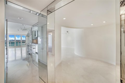 Снять в аренду кондоминиум в Форт-Лодердейл, Флорида 2 спальни, 196.58м2, № 1979443 - фото 5