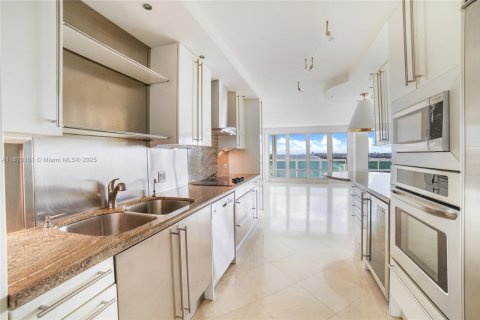 Снять в аренду кондоминиум в Форт-Лодердейл, Флорида 2 спальни, 196.58м2, № 1979443 - фото 6