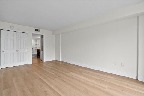 Copropriété à louer à Palm Beach, Floride: 2 chambres, 108.14 m2 № 2386946 - photo 8