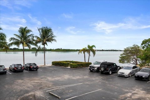 Copropriété à louer à Palm Beach, Floride: 2 chambres, 108.14 m2 № 2386946 - photo 17