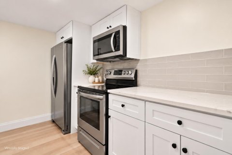 Copropriété à louer à Palm Beach, Floride: 2 chambres, 108.14 m2 № 2386946 - photo 2