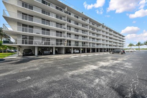 Copropriété à louer à Palm Beach, Floride: 2 chambres, 108.14 m2 № 2386946 - photo 25