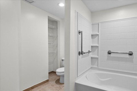 Copropriété à louer à Palm Beach, Floride: 2 chambres, 108.14 m2 № 2386946 - photo 10