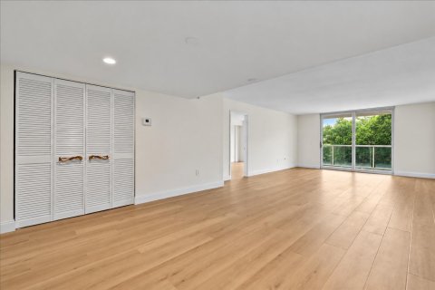 Copropriété à louer à Palm Beach, Floride: 2 chambres, 108.14 m2 № 2386946 - photo 4