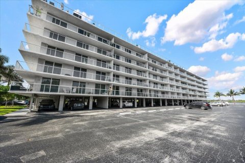 Copropriété à louer à Palm Beach, Floride: 2 chambres, 108.14 m2 № 2386946 - photo 24
