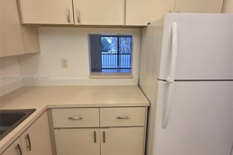 Снять в аренду кондоминиум в Тамарак, Флорида 1 спальня, 69.68м2, № 2005745 - фото 2