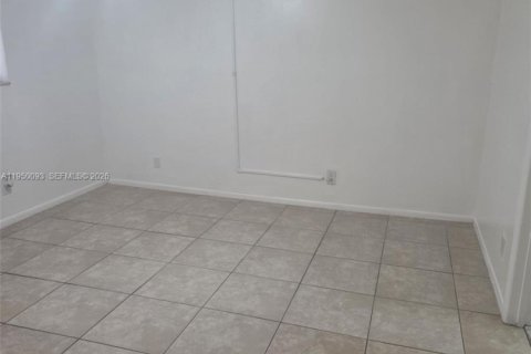 Снять в аренду кондоминиум в Тамарак, Флорида 1 спальня, 69.68м2, № 2005745 - фото 9