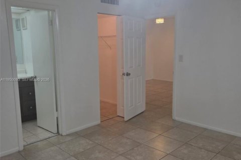 Снять в аренду кондоминиум в Тамарак, Флорида 1 спальня, 69.68м2, № 2005745 - фото 11