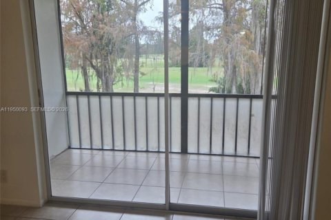 Снять в аренду кондоминиум в Тамарак, Флорида 1 спальня, 69.68м2, № 2005745 - фото 13