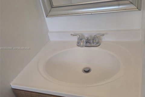 Снять в аренду кондоминиум в Тамарак, Флорида 1 спальня, 69.68м2, № 2005745 - фото 7