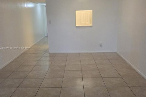 Снять в аренду кондоминиум в Тамарак, Флорида 1 спальня, 69.68м2, № 2005745 - фото 14