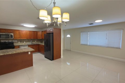 Снять в аренду виллу или дом в Форт-Лодердейл, Флорида 3 спальни, 111.76м2, № 2051620 - фото 11