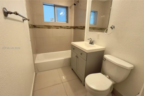 Снять в аренду виллу или дом в Форт-Лодердейл, Флорида 3 спальни, 111.76м2, № 2051620 - фото 17