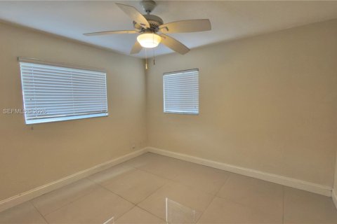 Снять в аренду виллу или дом в Форт-Лодердейл, Флорида 3 спальни, 111.76м2, № 2051620 - фото 23