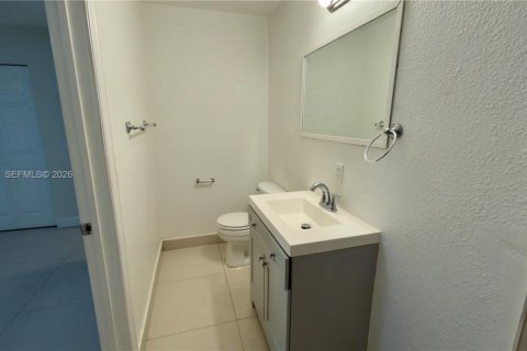 Снять в аренду виллу или дом в Форт-Лодердейл, Флорида 3 спальни, 111.76м2, № 2051620 - фото 28