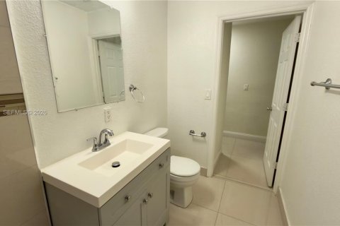 Снять в аренду виллу или дом в Форт-Лодердейл, Флорида 3 спальни, 111.76м2, № 2051620 - фото 15