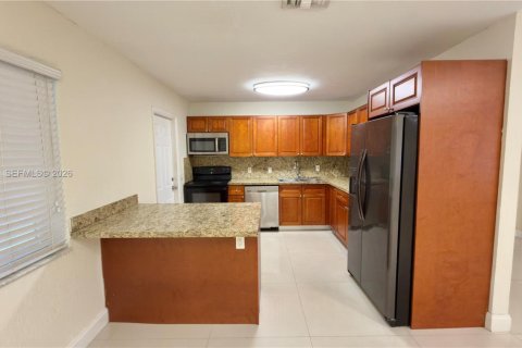 Снять в аренду виллу или дом в Форт-Лодердейл, Флорида 3 спальни, 111.76м2, № 2051620 - фото 16