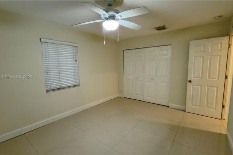 Снять в аренду виллу или дом в Форт-Лодердейл, Флорида 3 спальни, 111.76м2, № 2051620 - фото 7