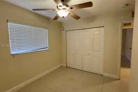 Снять в аренду виллу или дом в Форт-Лодердейл, Флорида 3 спальни, 111.76м2, № 2051620 - фото 26