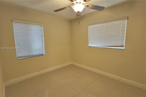 Снять в аренду виллу или дом в Форт-Лодердейл, Флорида 3 спальни, 111.76м2, № 2051620 - фото 18