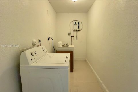 Снять в аренду виллу или дом в Форт-Лодердейл, Флорида 3 спальни, 111.76м2, № 2051620 - фото 19