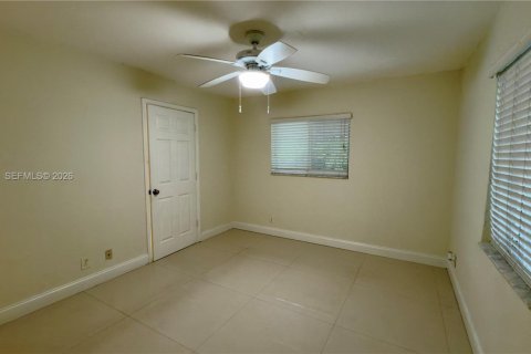 Снять в аренду виллу или дом в Форт-Лодердейл, Флорида 3 спальни, 111.76м2, № 2051620 - фото 24