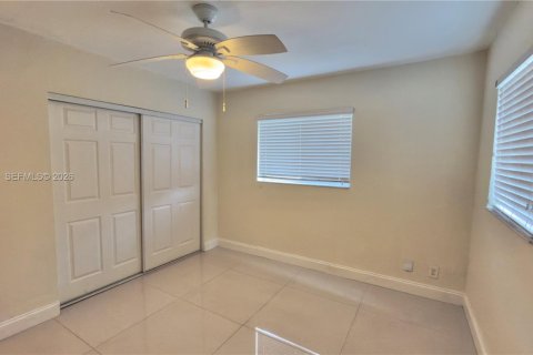 Снять в аренду виллу или дом в Форт-Лодердейл, Флорида 3 спальни, 111.76м2, № 2051620 - фото 27