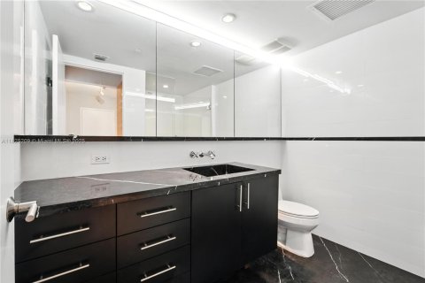 Condo in Miami, Florida, 3 bedrooms  № 1938476 - photo 18