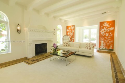 House in Miami Beach, Florida 5 bedrooms, 347.55 sq.m. № 2016268 - photo 3