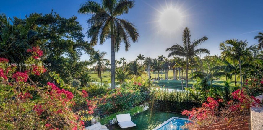 House in Miami Beach, Florida 5 bedrooms, 347.55 sq.m. № 2016268