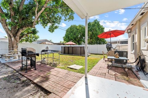 Casa en venta en Miami, Florida, 3 dormitorios, 90.58 m2 № 1969187 - foto 16