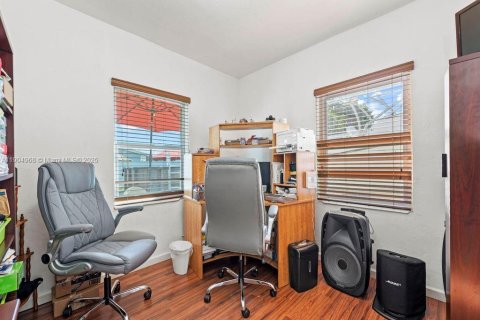 Casa en venta en Miami, Florida, 3 dormitorios, 90.58 m2 № 1969187 - foto 10