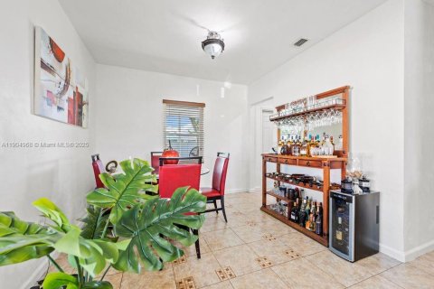 Casa en venta en Miami, Florida, 3 dormitorios, 90.58 m2 № 1969187 - foto 6