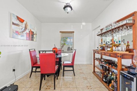 Casa en venta en Miami, Florida, 3 dormitorios, 90.58 m2 № 1969187 - foto 5