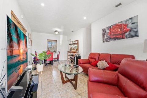 Casa en venta en Miami, Florida, 3 dormitorios, 90.58 m2 № 1969187 - foto 3