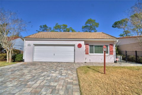 House in Winter Haven, Florida 2 bedrooms, 148.64 sq.m. № 2277015