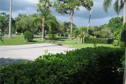 Condominio en alquiler en Sarasota, Florida, 2 dormitorios, 109.81 m2 № 212653 - foto 3