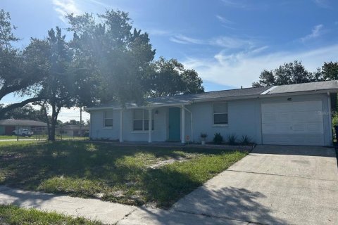 Casa en alquiler en Spring Hill, Florida, 2 dormitorios, 95.22 m2 № 1908508 - foto 1
