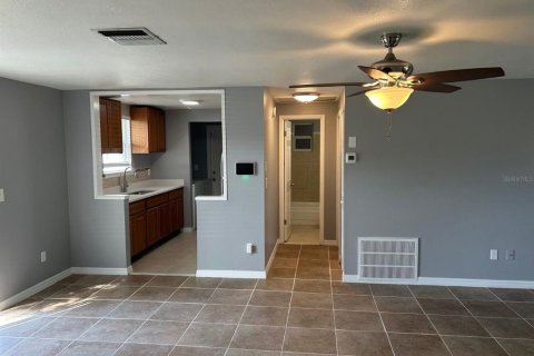 Casa en alquiler en Spring Hill, Florida, 2 dormitorios, 95.22 m2 № 1908508 - foto 6